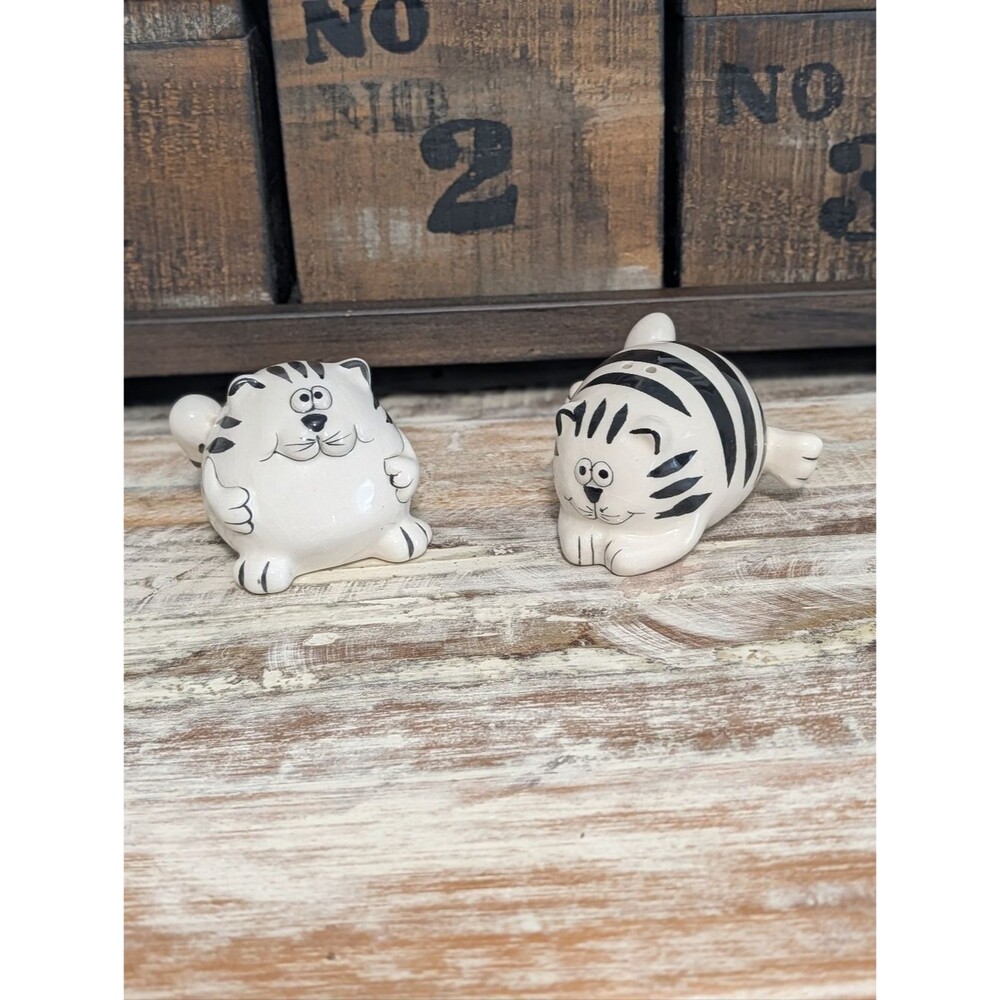Pier 1 Black White Cat Salt Pepper Shakers Ceramic Kitty Pair